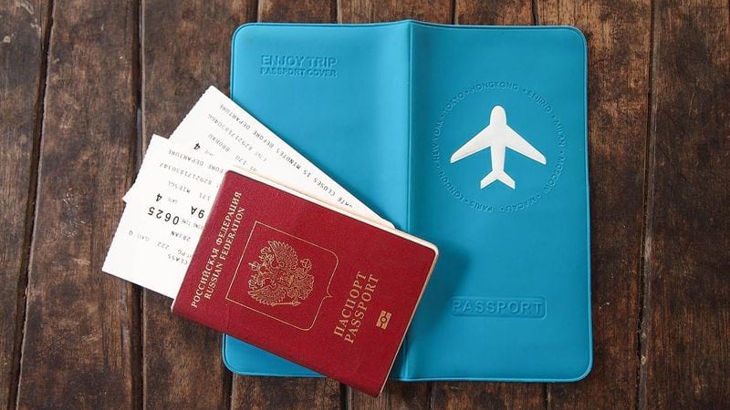 Заграничный паспорт и билеты