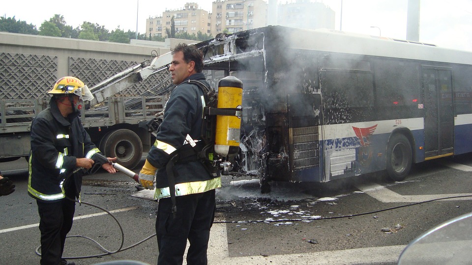 сгоревший автобус