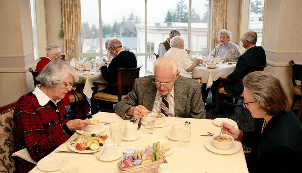 Обед в доме престарелых