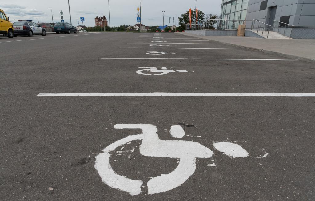 кто может парковаться на местах для инвалидов