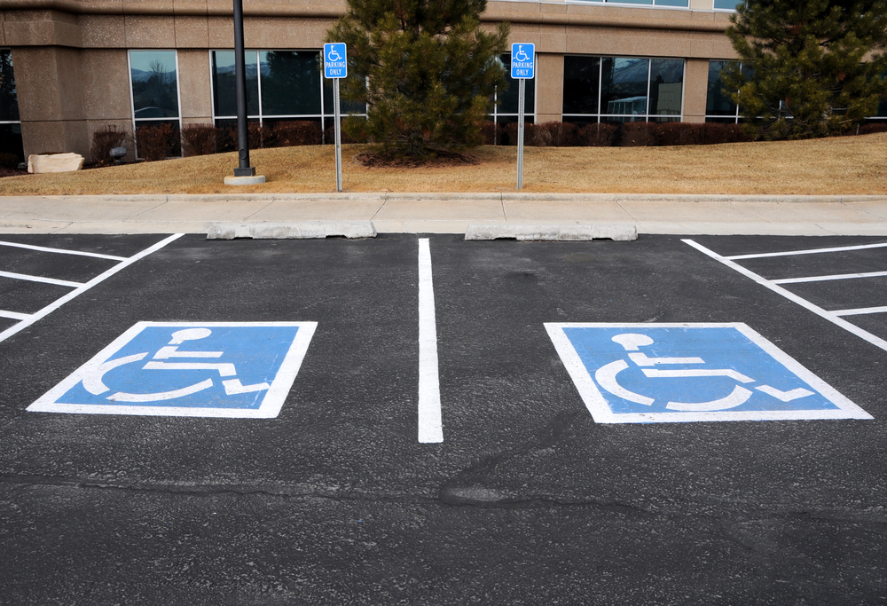 знак парковка для инвалидов зона действия