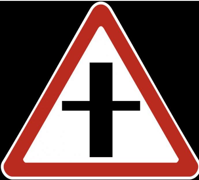 знак "Пересечение со второстепенной дорогой"